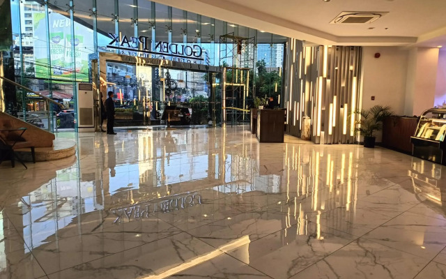 The Golden Peak Hotel & Suites powered by Cocotel