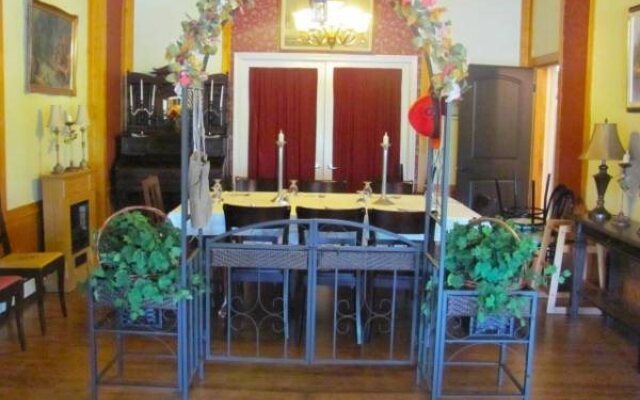 Silverwood Inn & Suites