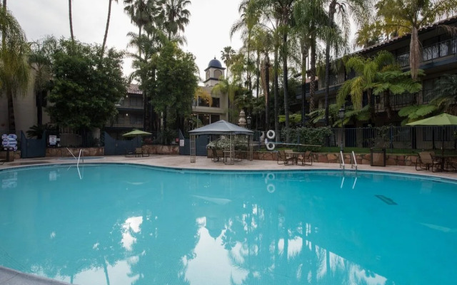 Radisson Suites Covina