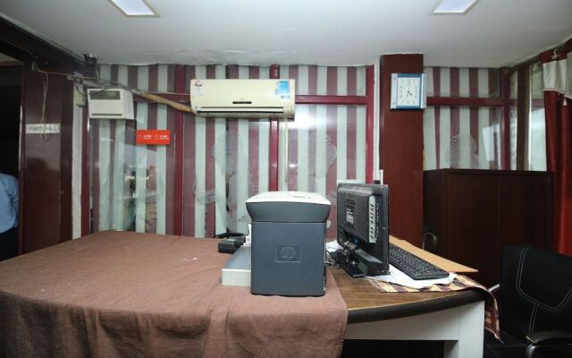 Oyo 40458 Hotel Deep Palace