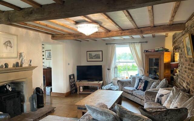 Meagill Farmhouse, hot Tub, bbq hut