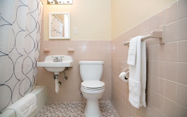 Pleasant Back Bay Suites by Sonder