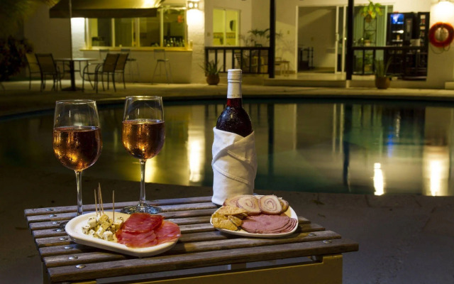 Las Gaviotas Hotel & Suites