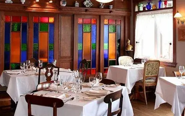 Auberge Les Jardins Inn-Motel Le Brayon & Chalets