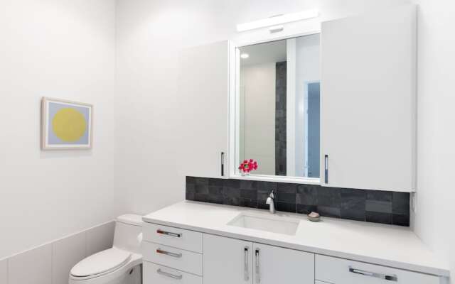 Historic District Charmer - 3 Br Townhouse