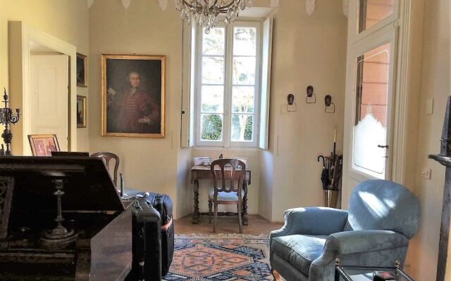 Villa Lucia Laglio with private lake access