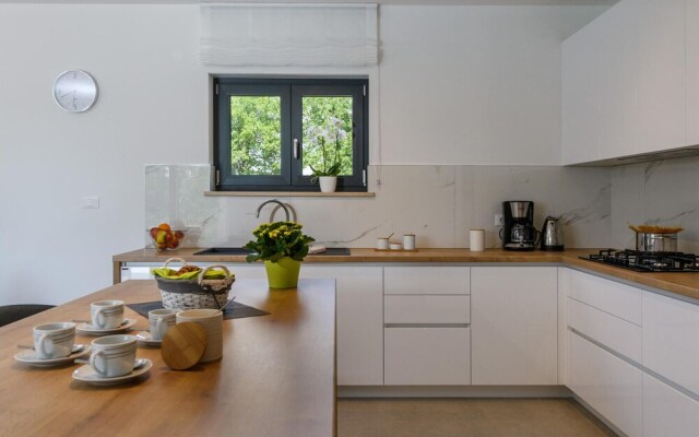 Stunning Home in Prodol With Outdoor Swimming Pool, Wifi and 4 Bedrooms