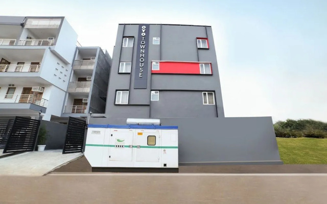 OYO Townhouse 178 Sector 52