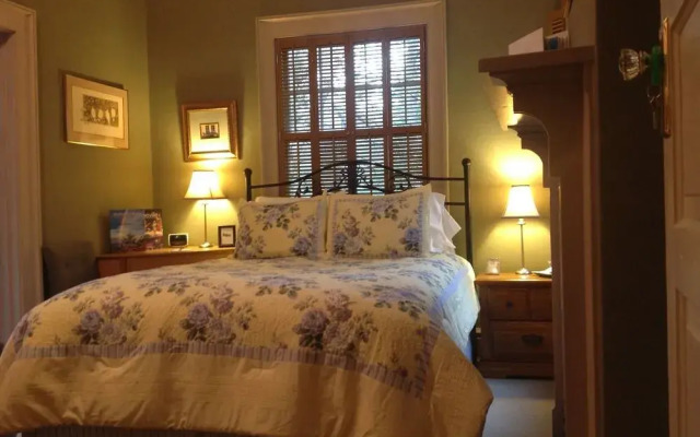 North Lodge on Oakland Bed and Breakfast