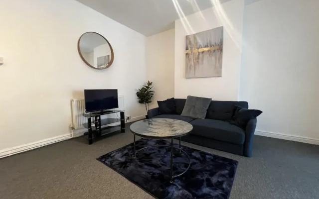 Bristol - 4 Beds - Sleeps 7 - For Groups - Garden