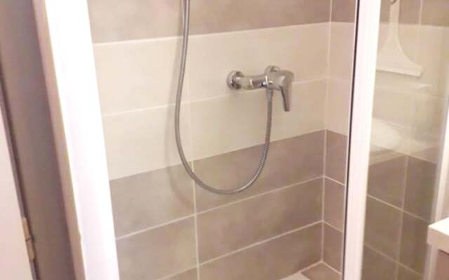 Studio in Sanary-sur-mer, With Wonderful Mountain View and Enclosed Ga