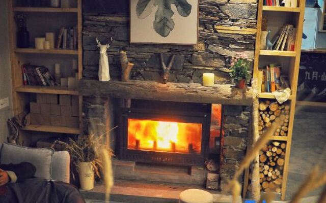 September Mountain Art Hotel