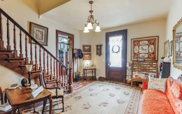 Main Street Bed & Breakfast Established in 1810