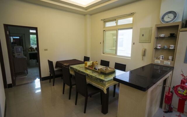 Red Tomato Modern Branch