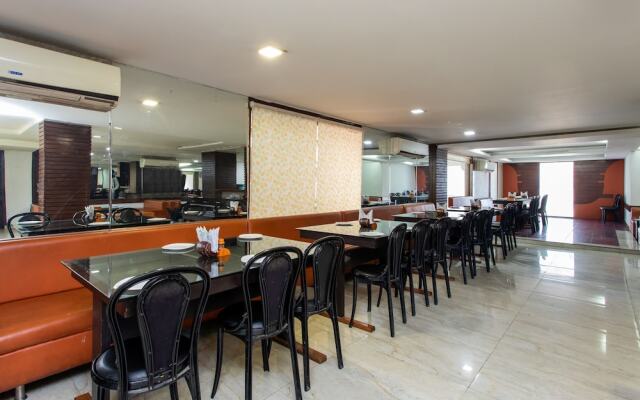 OYO Flagship 140 Amaltas AB Road