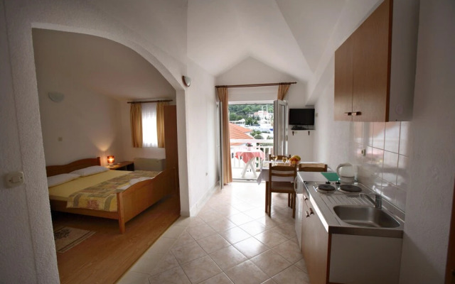 Room in Studio - Studio Apartment 3, First Floor