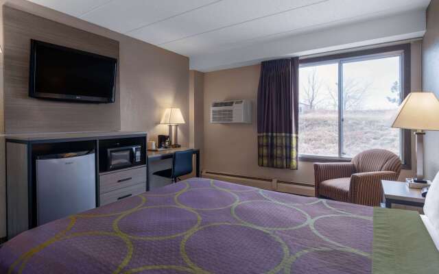 Super 8 by Wyndham Owatonna