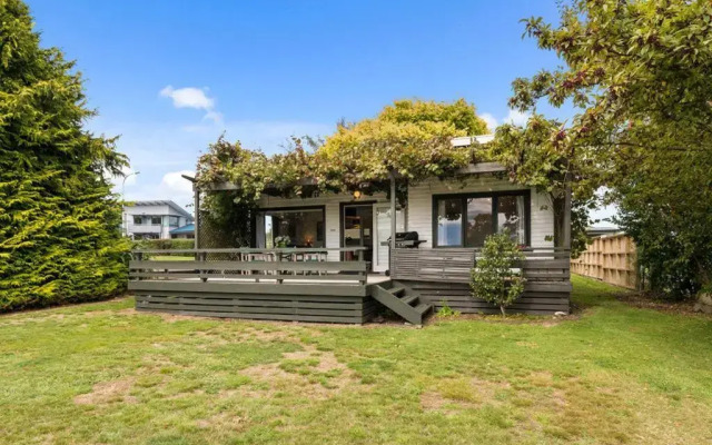Serenity by the Lake - Lake Taupo Holiday Home