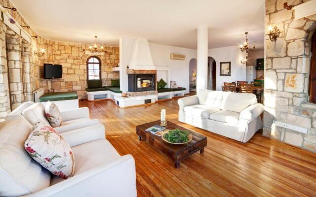 Vinifera Vineyards Hotel