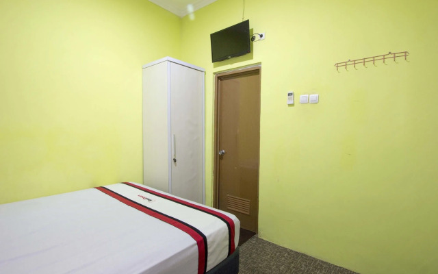 RedDoorz near Plaza Ambarukmo