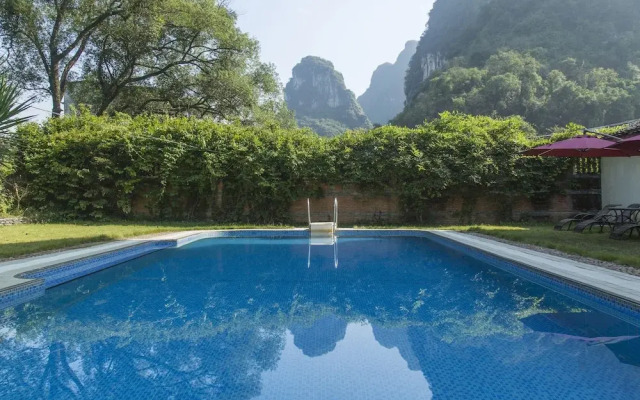 Snow Lion Riverside Resort