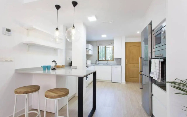 New San Juan beach apartment with AC
