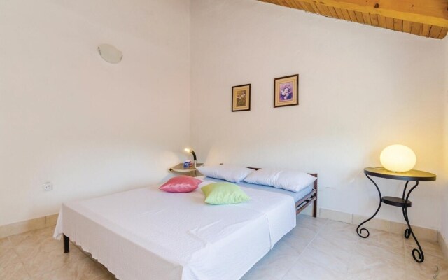 Nice Home in Sreser With Wifi and 2 Bedrooms