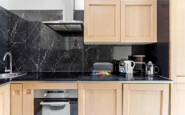 180 Suite Eden, Luxury APT at Sacré Coeur