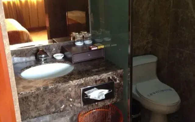 Huangjiang Holiday Hotel