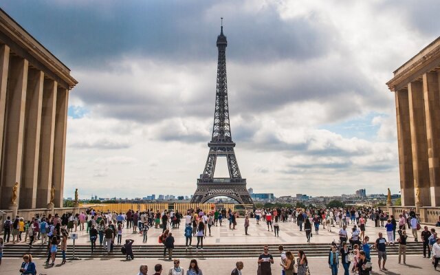 Champs Elysées - Lincoln, 140m2 Suites in Paris