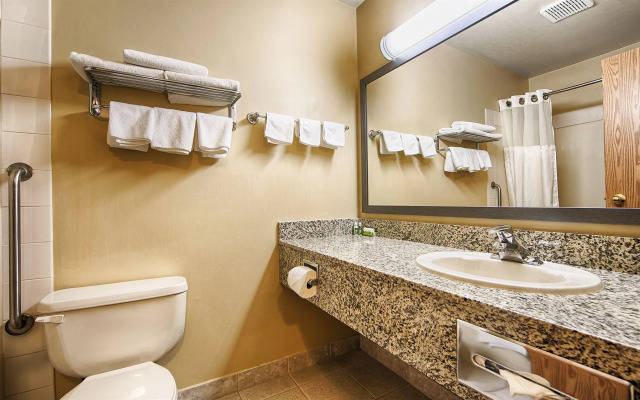 Best Western Strathmore Inn