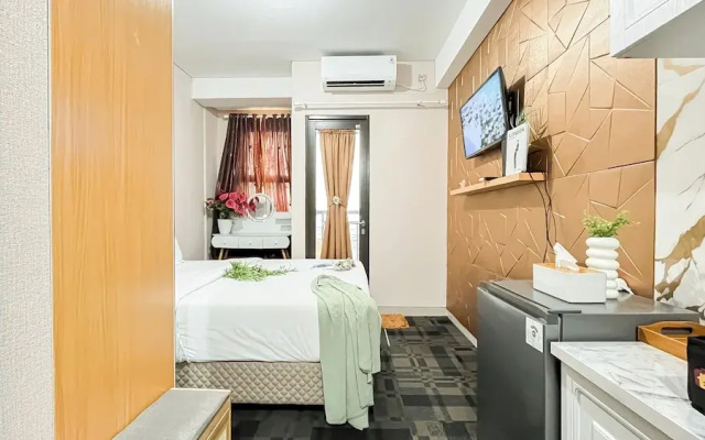 Modern Chic Studio At Transpark Cibubur Apartment