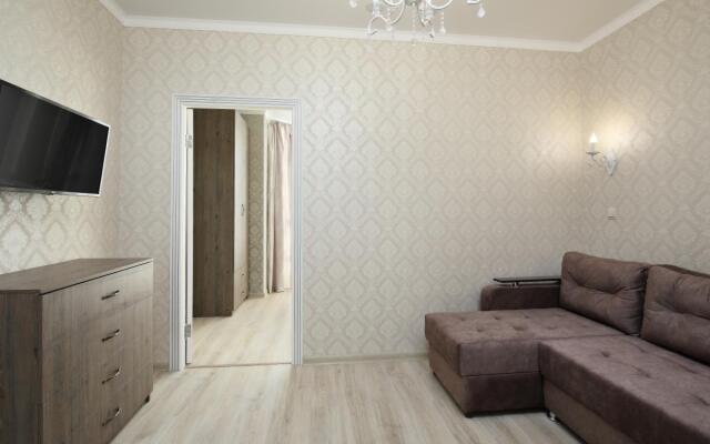 Apartments on Orangereynaya street 21 k1