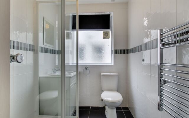Spacious Apartment in Saint Ives Near Beach