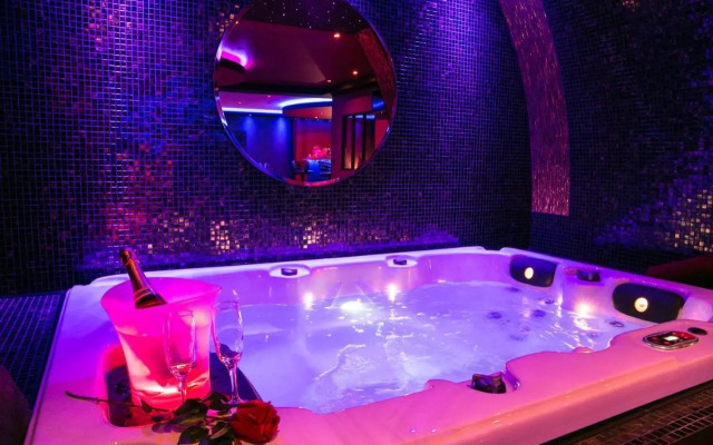 L'Insolite Spa Privatif ''Suite Luxueuse-Jacuzzi"