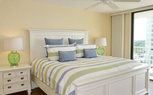 Inviting Condo on Beach With Pool and Tennis Courts