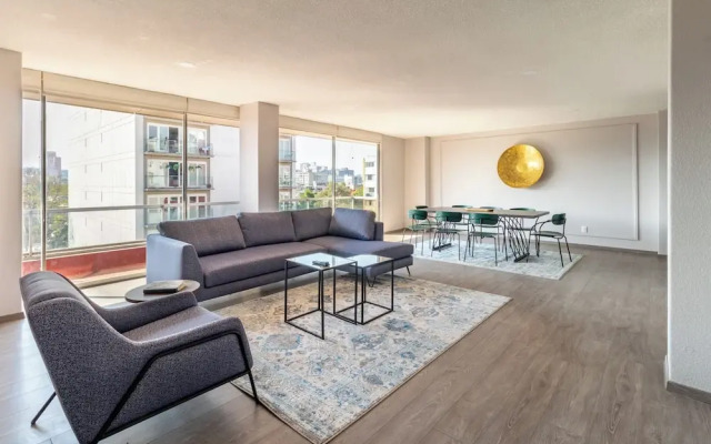 Penthouse Near Masaryk , Sleeps 16 , Pet Friendly