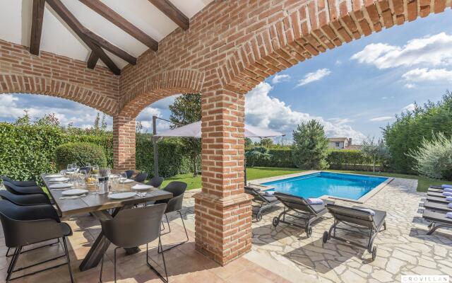 Rustica in Visnjan with 5 bedrooms and 1 bathrooms