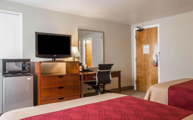 Econo Lodge Lake Region