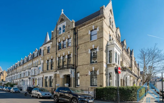 Quirky Unique 2BR Central Location