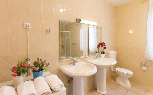 Beautiful Home in Palit With 4 Bedrooms