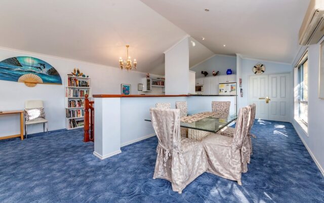 Tah Villa, 1/68 Marine Drive