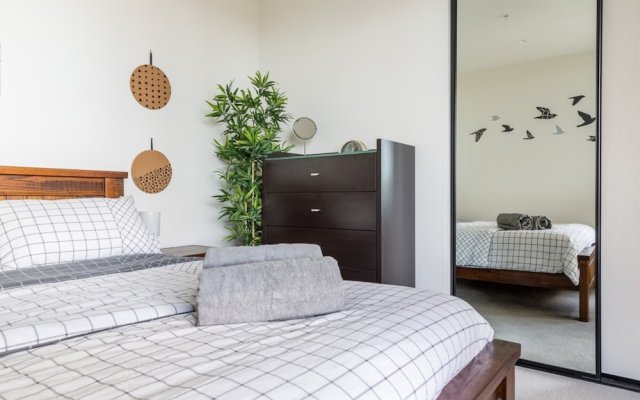 Modern 1 Bedroom in Tranquil Parklands