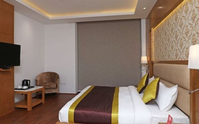 Oyo 10824 Hotel Star Suites