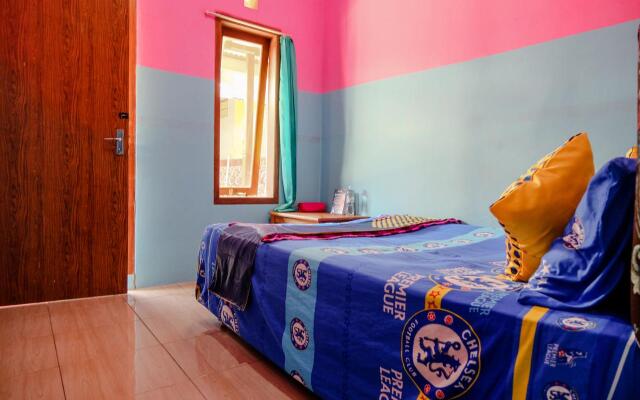 Ijen Traveller Homestay by ZUZU