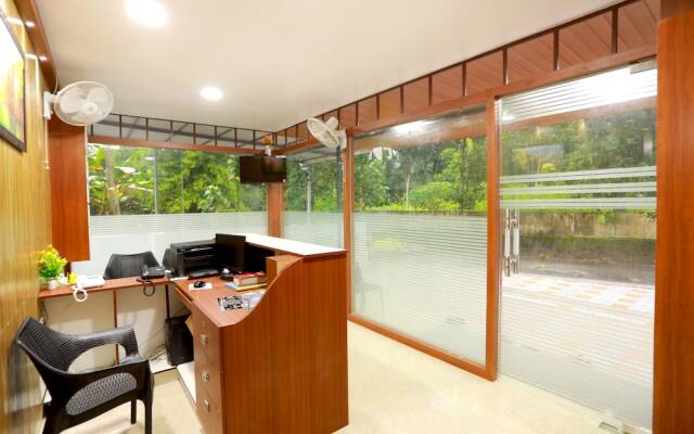 Base 9 Airport Hotel