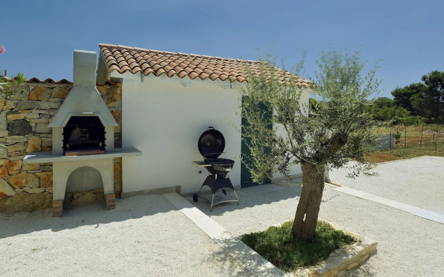 Boutique Villa in Peroj With Garden