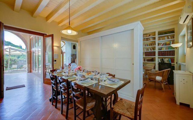 Villa Faccioli Magnolia With Shared Pool