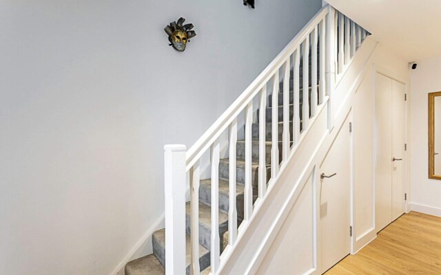 Quiet and Spacious Four Bedroom House