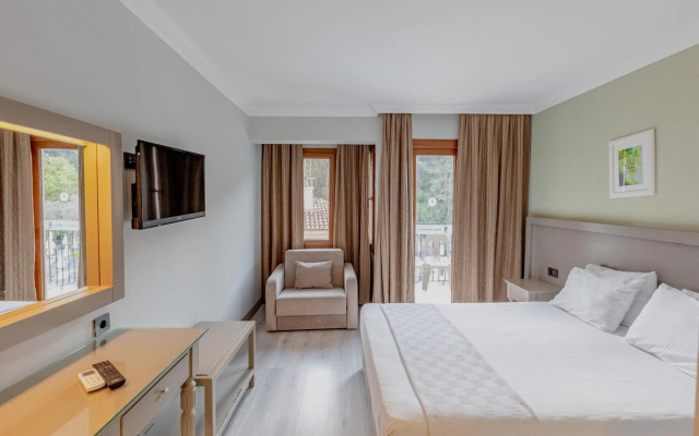 Hotel Pine Valley